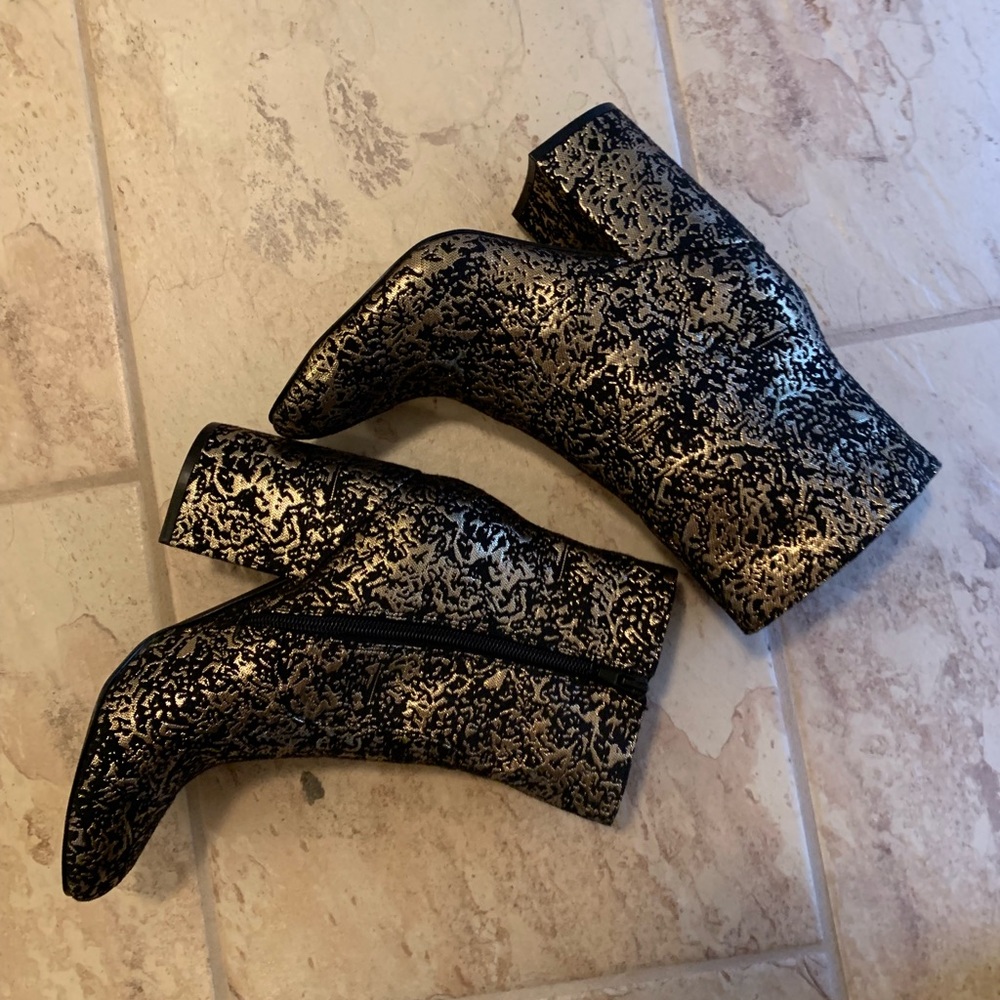 Never worn! Fun pair of booties
